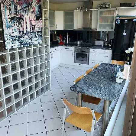 Penthouse Berri Champs Elysees Париж
